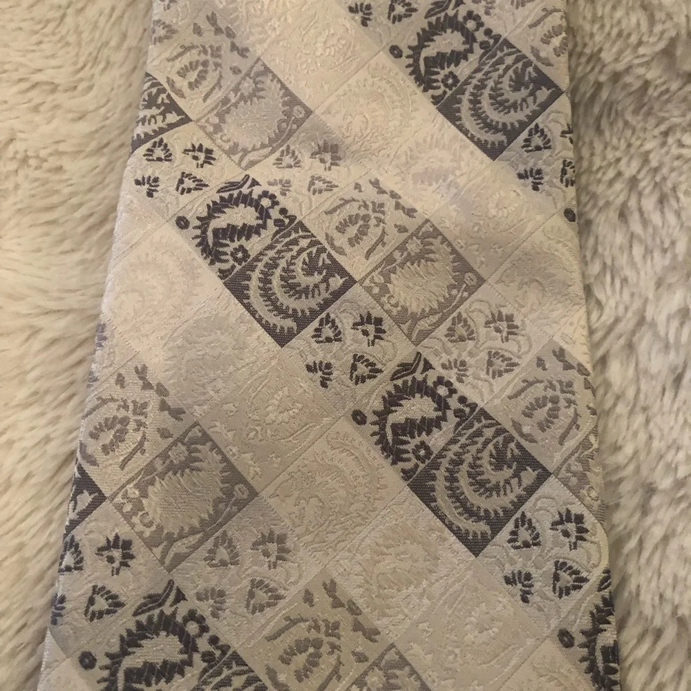 Emilio Ponti silk paisley white gray and black tie - Picture 2 of 3